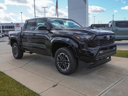 New 2025 Toyota Tacoma TRD Sport image 2