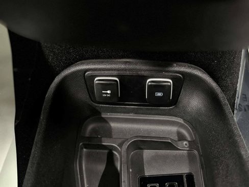 Used 2017 Chrysler Pacifica Limited FWD image 51