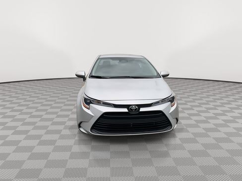 Used 2024 Toyota Corolla LE image 2