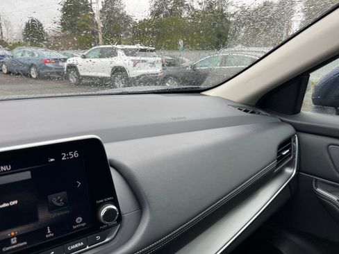 Used 2025 Nissan Rogue SV image 37