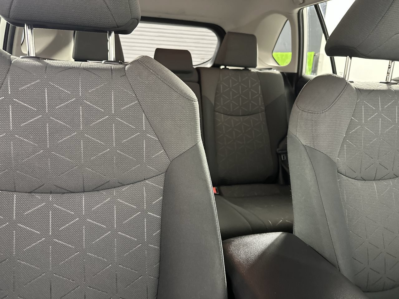 Used 2021 Toyota RAV4 XLE w/ Carpet Mat Package (TMS) FWD image 16