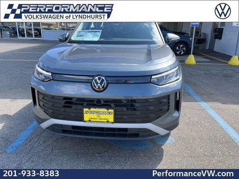 New 2026 Volkswagen Tiguan SE image 1