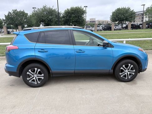 Used 2016 Toyota RAV4 LE FWD image 3