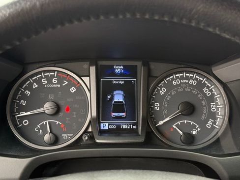 Used 2022 Toyota Tacoma TRD Sport w/ Technology Package RWD image 14