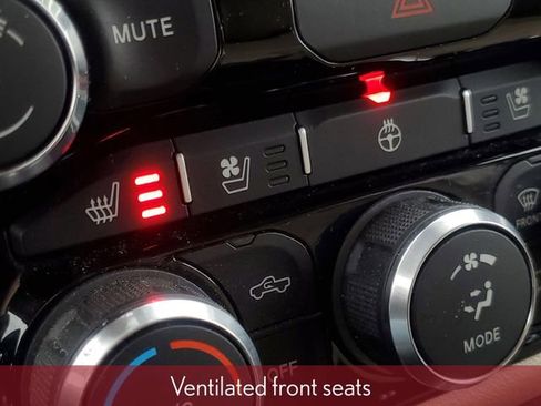 Used 2019 RAM 1500 Laramie image 32