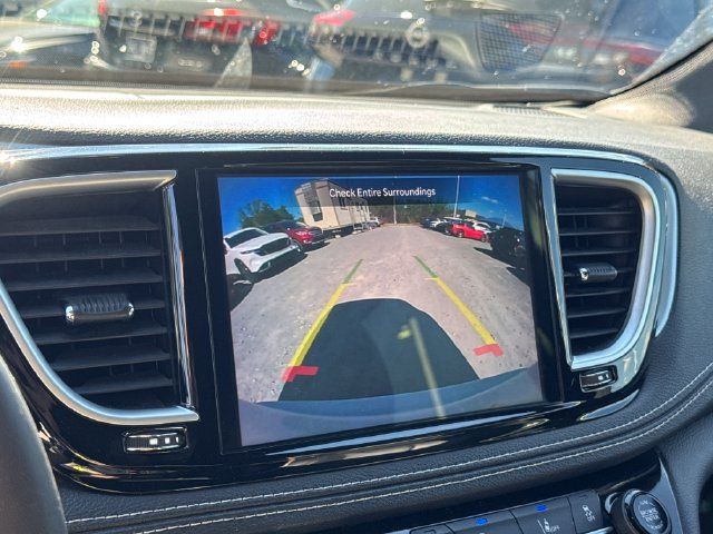 Used 2025 Chrysler Pacifica Limited FWD image 22