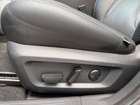 Used 2022 Nissan Rogue SV FWD image 12