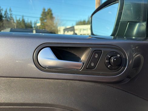 Used 2012 Volkswagen Beetle 2.5 image 36