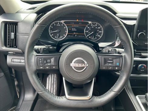 Used 2024 Nissan Pathfinder SL image 15