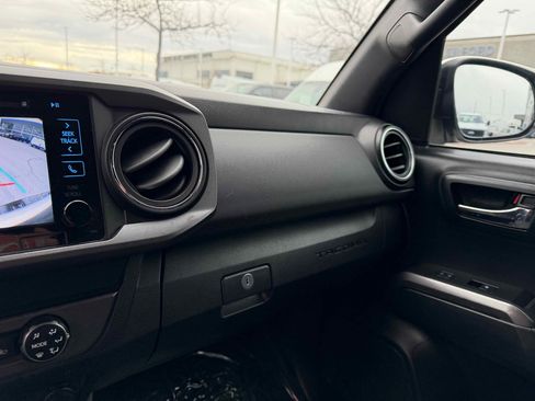 Used 2019 Toyota Tacoma TRD Sport image 22