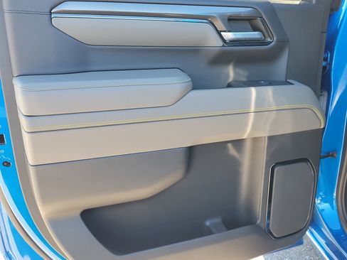 Used 2023 Chevrolet Silverado 1500 ZR2 w/ Technology Package image 11