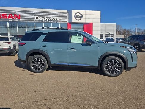 New 2026 Nissan Pathfinder Platinum image 8
