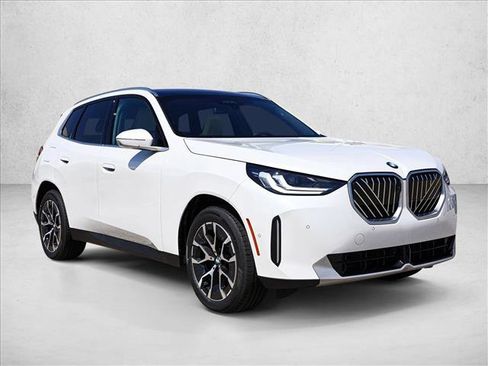 Certified 2025 BMW X3 xDrive30i w/ Premium Package image 3