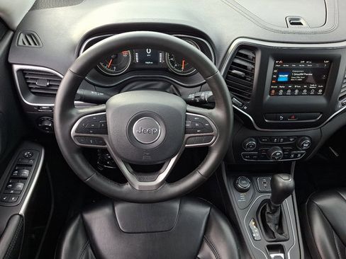 Used 2019 Jeep Cherokee Latitude Plus w/ Comfort/Convenience Group image 11