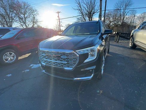 Used 2022 GMC Terrain Denali w/ Denali Premium Package image 2