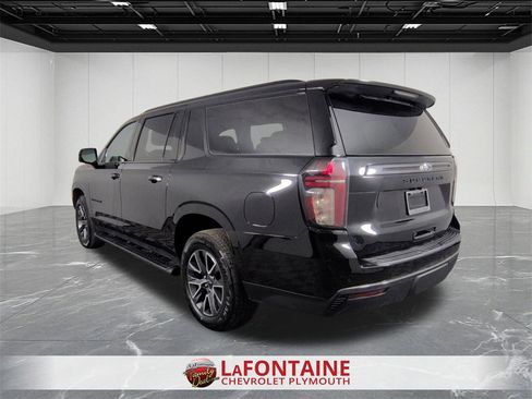 Certified 2022 Chevrolet Suburban Z71 w/ Luxury Package image 6