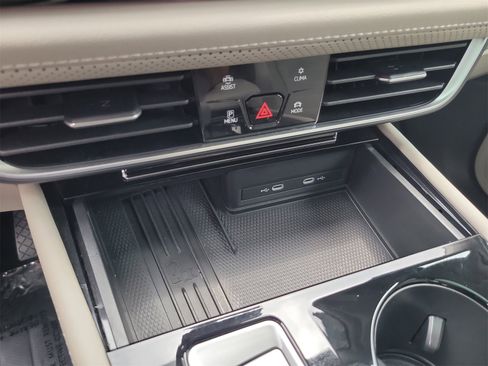 Certified 2025 Volkswagen Atlas SEL image 26