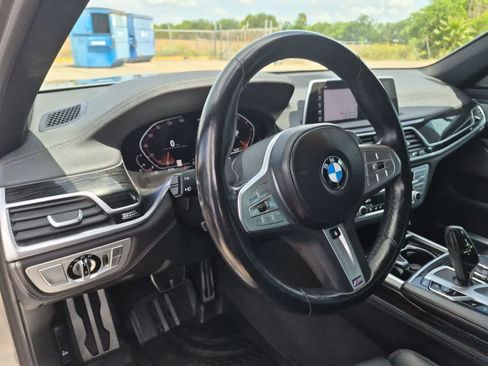 Used 2022 BMW 740i w/ M Sport Package RWD image 10