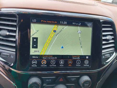 Used 2021 Jeep Grand Cherokee Overland w/ Trailer Tow Group IV image 22