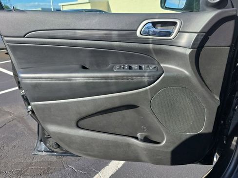 Used 2020 Jeep Grand Cherokee Altitude image 30
