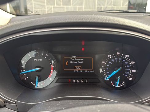 Used 2017 Ford Fusion SE FWD image 7