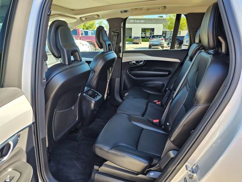 Used 2021 Volvo XC90 T5 Momentum w/ Climate Package image 19