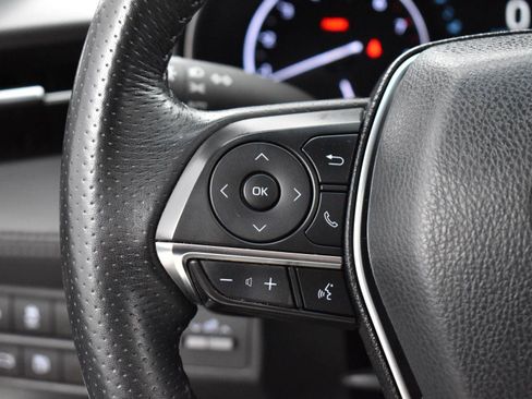 Used 2019 Toyota Avalon XSE image 16