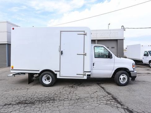 New 2027 Ford E-350 and Econoline 350 Super Duty w/ Power Equipment Group RWD image 12