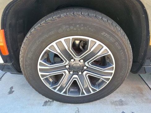 Used 2024 Jeep Wagoneer L Series II image 11