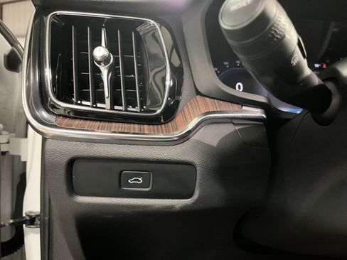 Used 2024 Volvo V60 B5 Cross Country Plus image 23