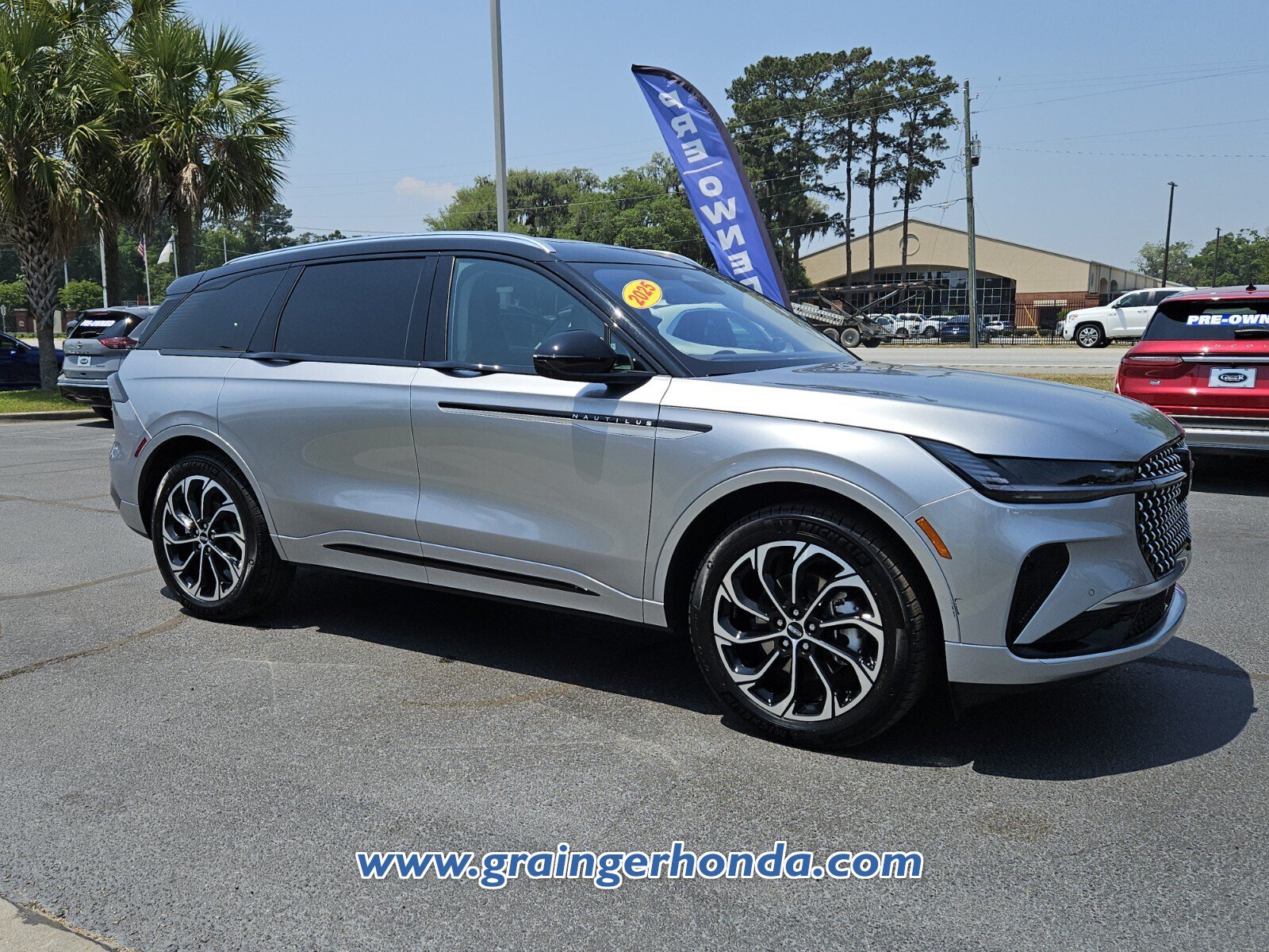 Used 2025 Lincoln Nautilus Reserve AWD/4WD image 7