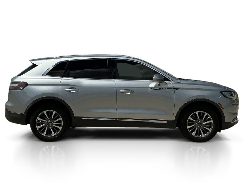 Used 2022 Lincoln Nautilus FWD w/ Premium Package image 8