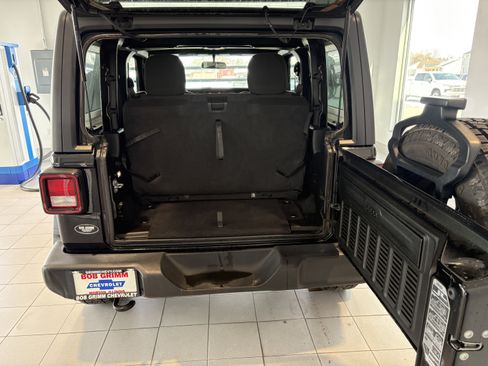 Used 2021 Jeep Wrangler Sport S image 5
