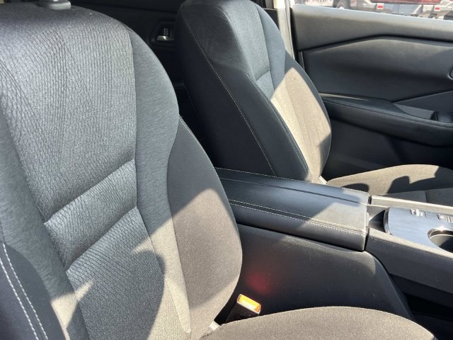 Used 2024 Nissan Rogue SV FWD image 25