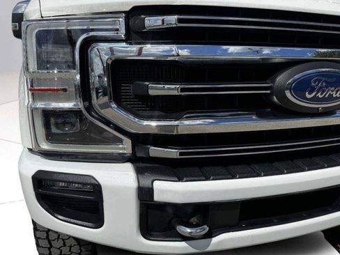 Used 2022 Ford F250 Platinum w/ FX4 Off-Road Package AWD/4WD image 12