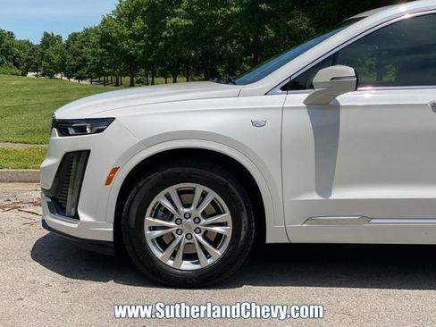 Used 2024 Cadillac XT6 Luxury w/ LPO, Floor Liner Package FWD image 10