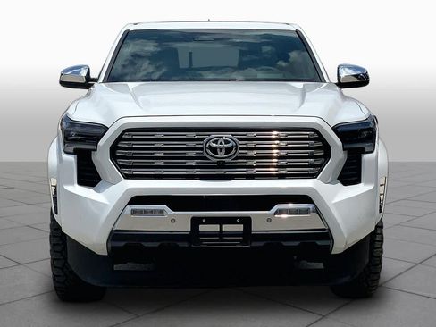 Used 2025 Toyota Tacoma Limited AWD/4WD image 4