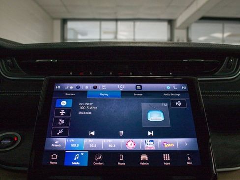 Certified 2025 Jeep Grand Cherokee Limited w/ Black Appearance Package image 13