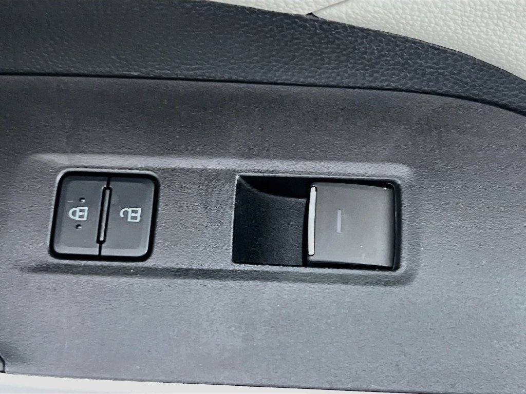 Used 2022 Toyota RAV4 XLE Premium FWD image 30