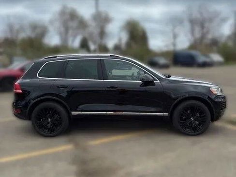 Used 2014 Volkswagen Touareg VR6 AWD/4WD image 2