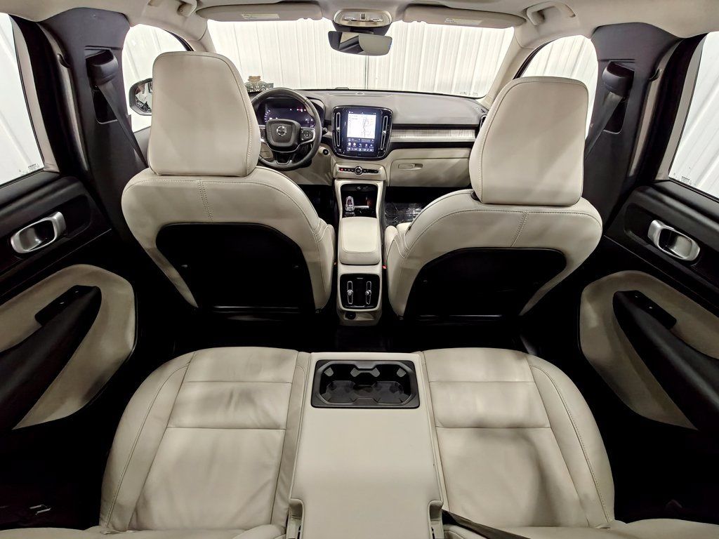 Used 2023 Volvo XC40 B4 Ultimate FWD image 33