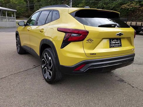 Used 2024 Chevrolet Trax RS w/ Sunroof Package image 13