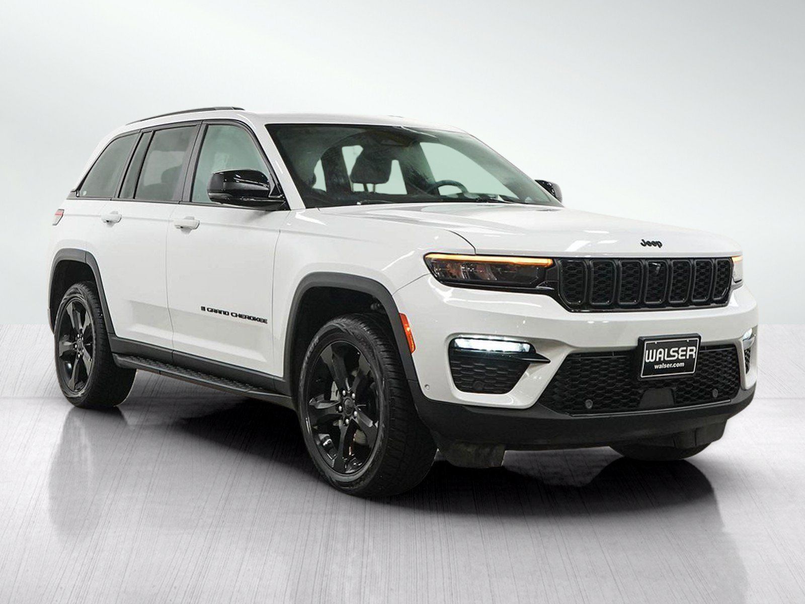 Used 2024 Jeep Grand Cherokee Limited w/ Luxury Tech Group II AWD/4WD image 8