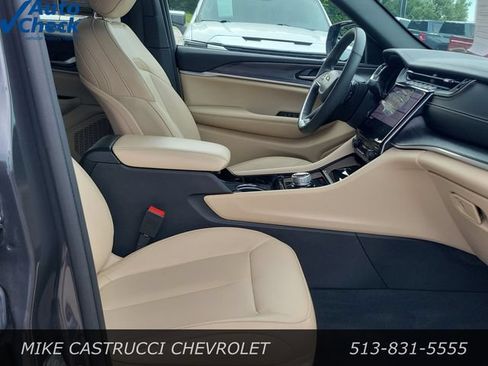 Used 2023 Jeep Grand Cherokee Limited AWD/4WD image 25