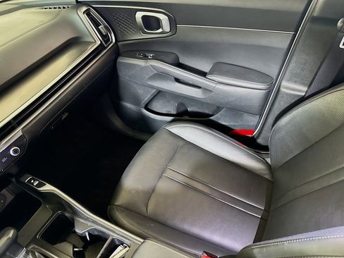 Used 2024 Kia Sorento S image 21