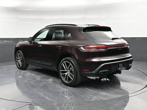 Certified 2025 Porsche Macan AWD/4WD image 3
