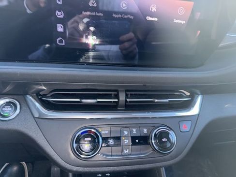 Used 2025 Buick Envista Preferred image 12