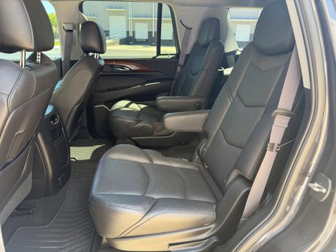 Used 2016 Cadillac Escalade 2WD image 11