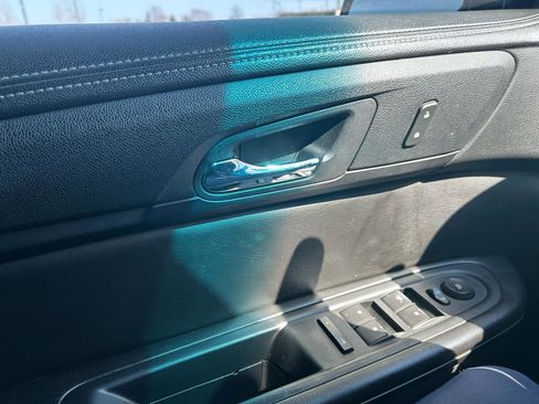 Used 2015 Chevrolet Traverse LT image 28