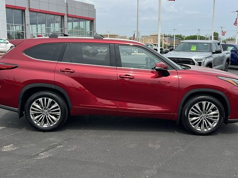 Certified 2021 Toyota Highlander Platinum image 2
